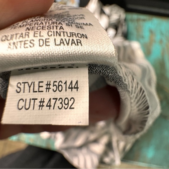 Sandra Darren Black & White Tropical Print Jumpsuit Size 12 - Picture 11 of 11